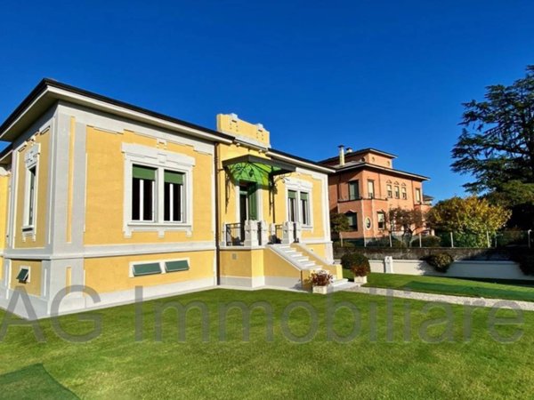 casa indipendente in vendita a Verbania in zona Intra
