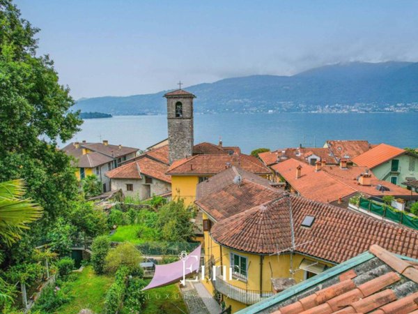 appartamento in vendita a Verbania in zona Suna