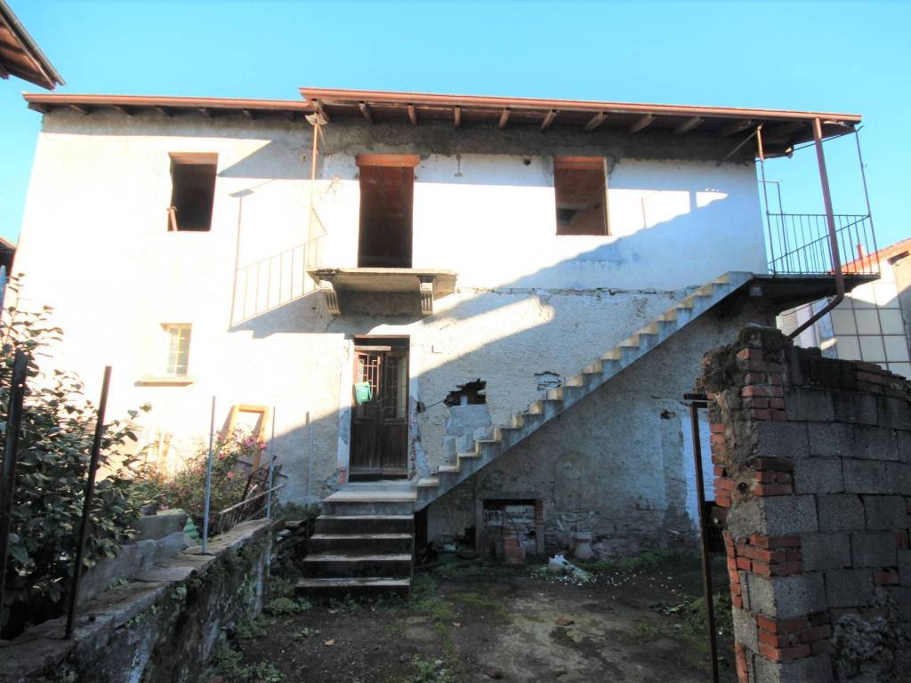 casa indipendente in vendita a Verbania in zona Zoverallo
