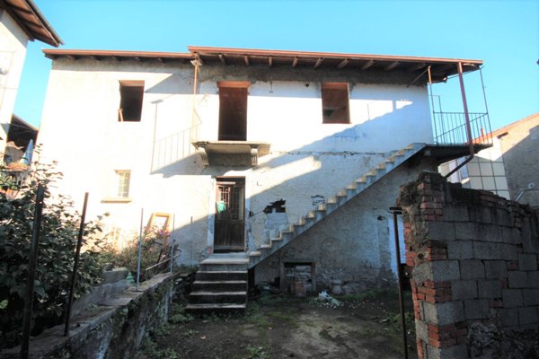 casa indipendente in vendita a Verbania in zona Intra