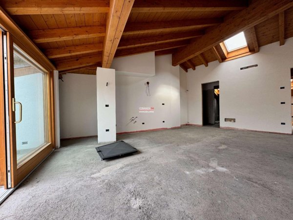 casa indipendente in vendita a Verbania in zona Intra