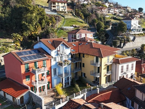 appartamento in vendita a Verbania in zona Suna