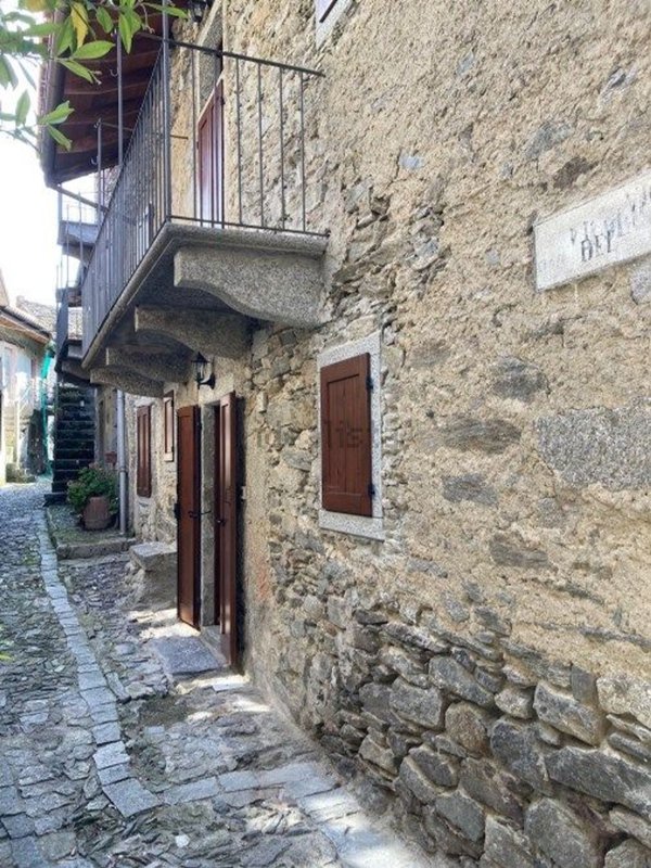 appartamento in vendita a Verbania in zona Cavandone