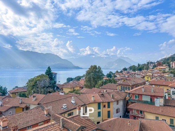 appartamento in vendita a Verbania in zona Suna