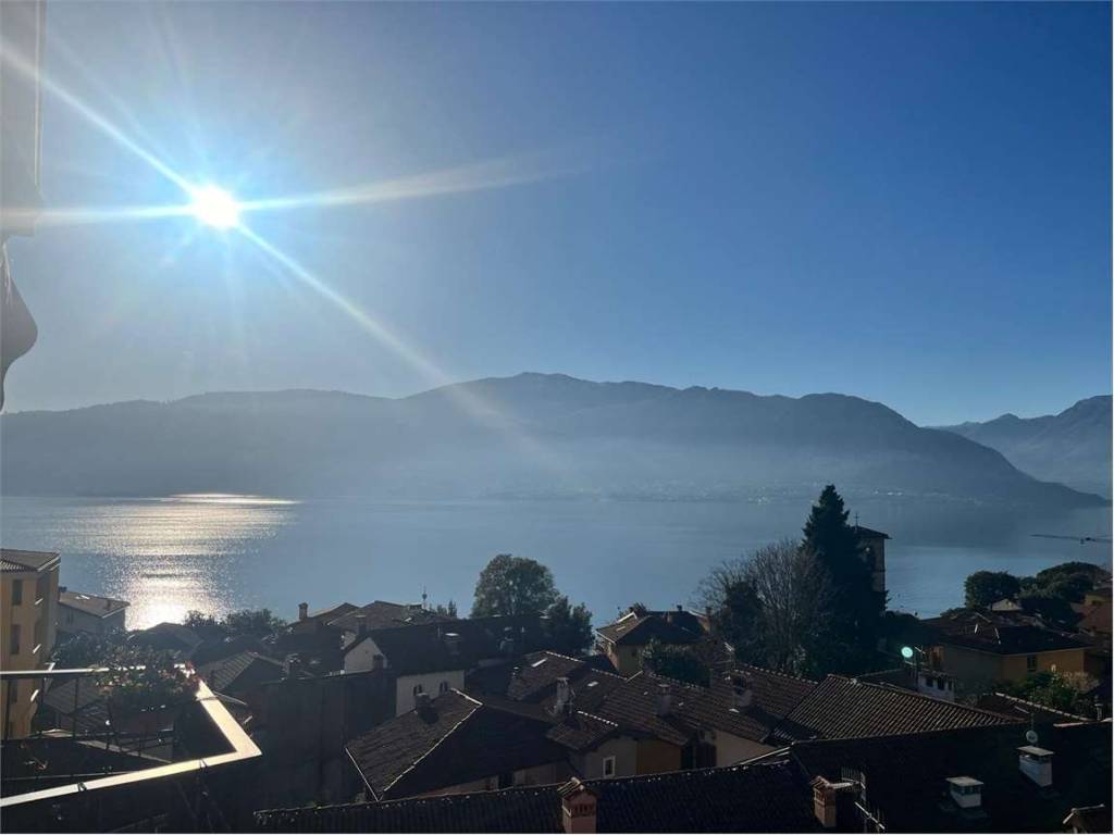 appartamento in vendita a Verbania in zona Suna
