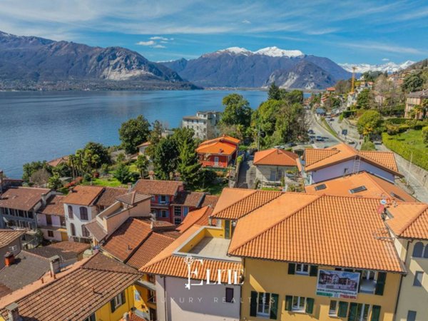appartamento in vendita a Verbania in zona Suna
