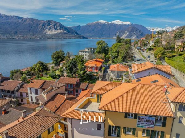appartamento in vendita a Verbania in zona Suna