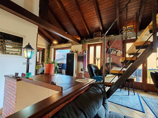 casa indipendente in vendita a Verbania in zona Unchio