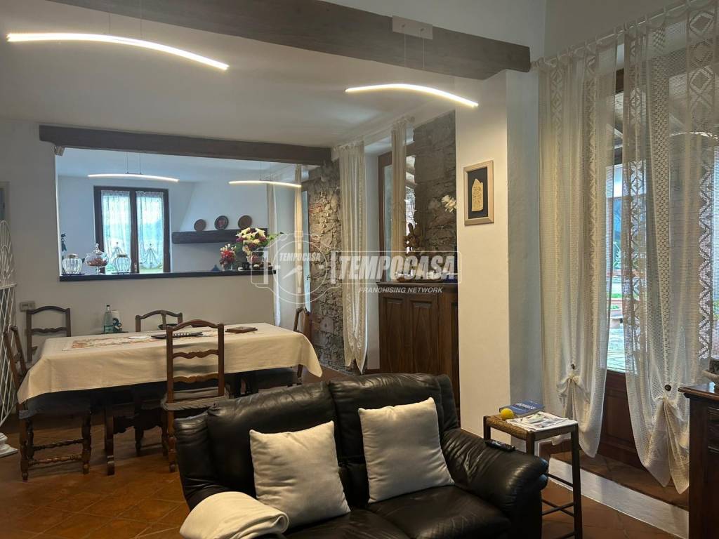 appartamento in vendita a Verbania in zona Zoverallo