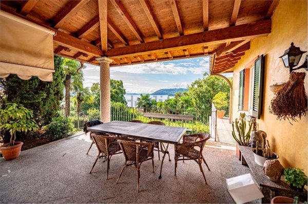 casa indipendente in vendita a Verbania in zona Suna
