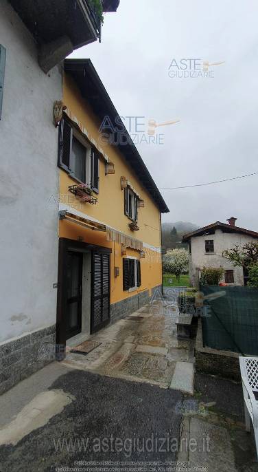 casa indipendente in vendita a Verbania in zona Fondotoce