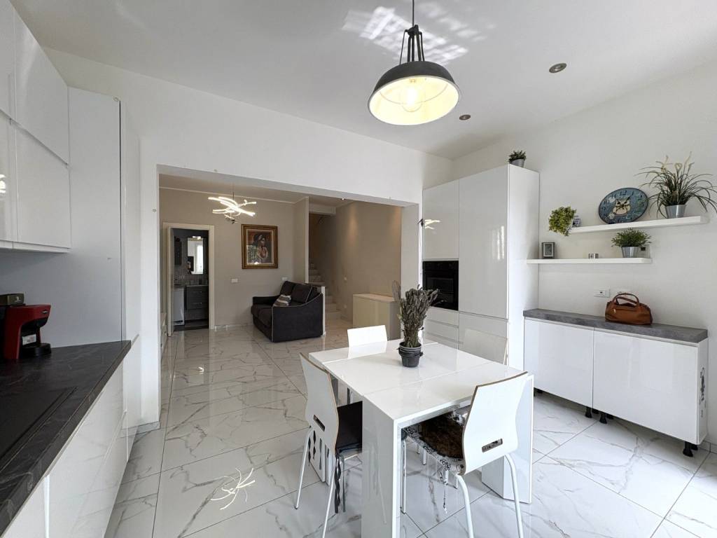 casa indipendente in vendita a Verbania in zona Fondotoce