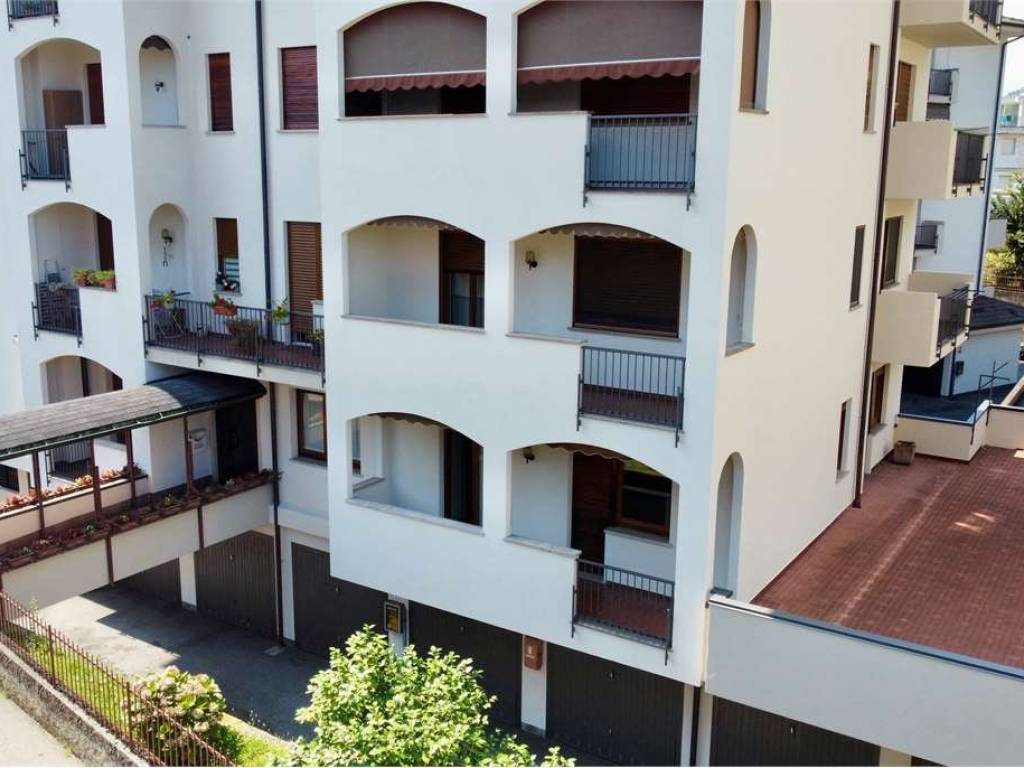 appartamento in vendita a Verbania in zona Suna
