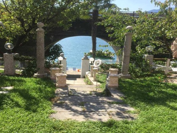 appartamento in vendita a Verbania in zona Suna