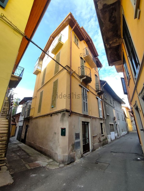 appartamento in vendita a Verbania in zona Suna