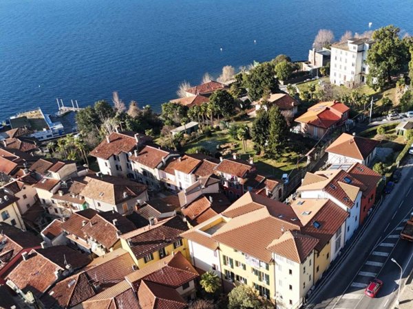 appartamento in vendita a Verbania in zona Suna