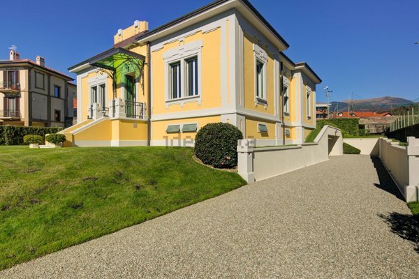 casa indipendente in vendita a Verbania in zona Centro Città