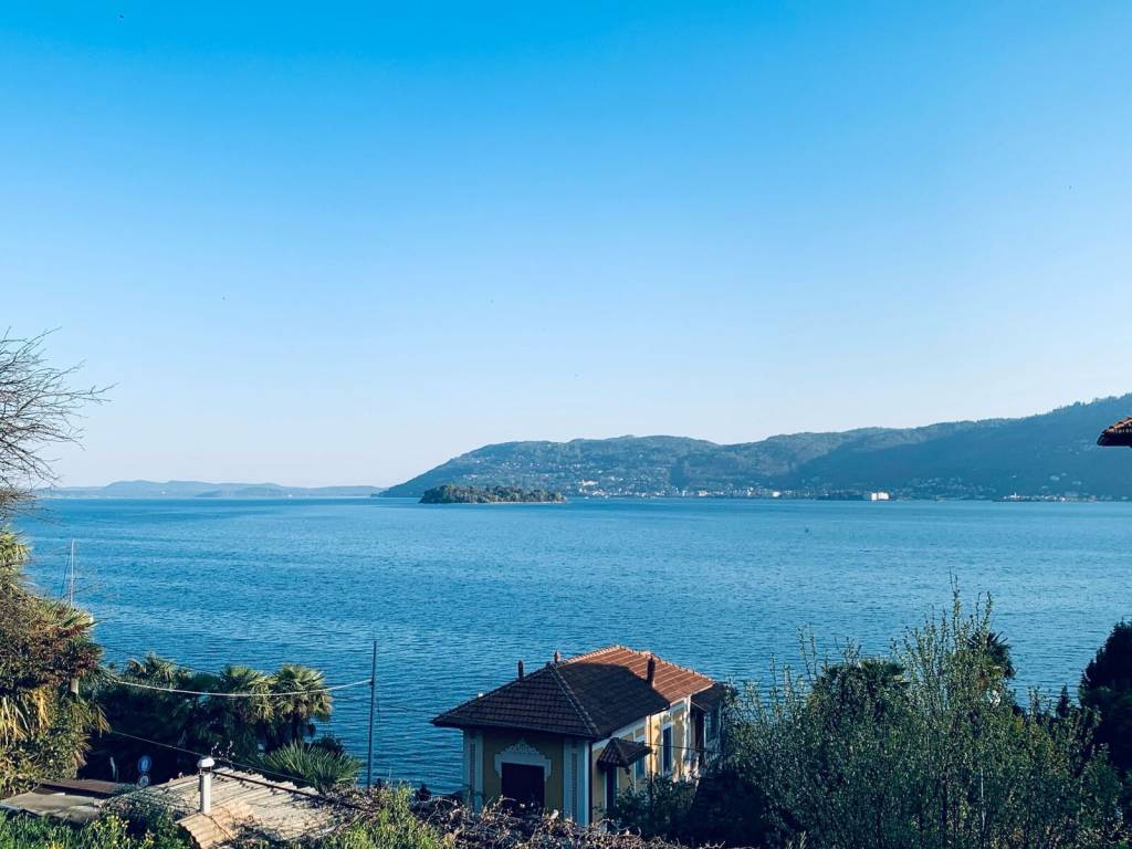 casa indipendente in vendita a Verbania in zona Suna