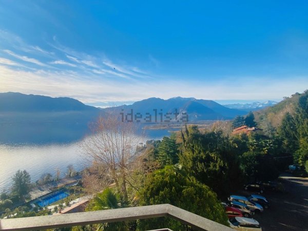appartamento in vendita a Verbania in zona Suna