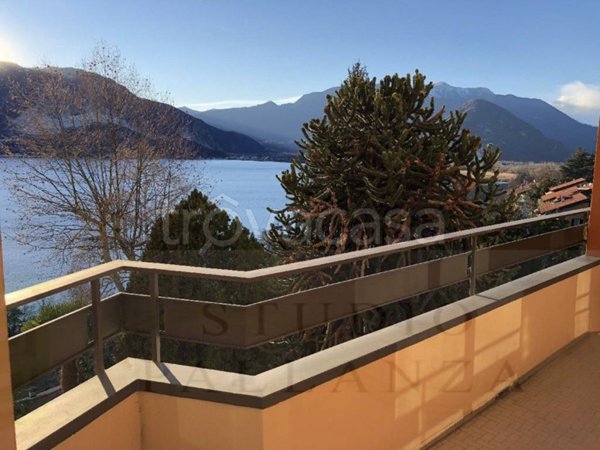 appartamento in vendita a Verbania in zona Suna
