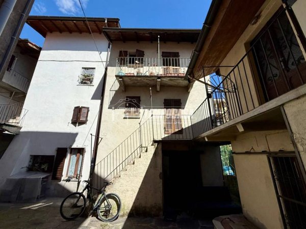 casa indipendente in vendita a Verbania in zona Intra