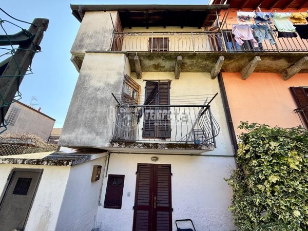 casa indipendente in vendita a Verbania in zona Intra