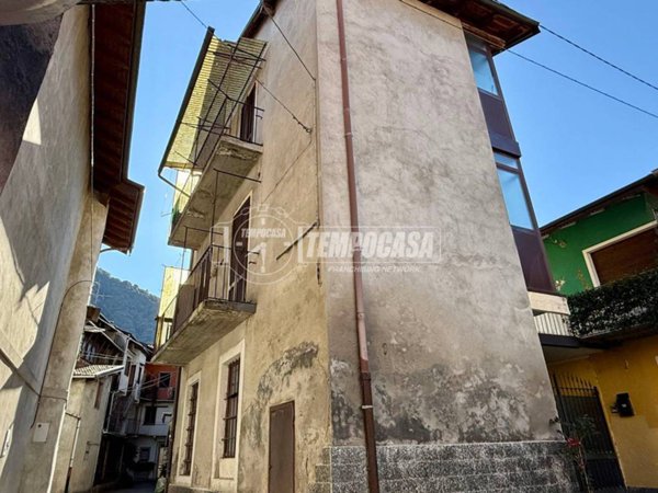 casa indipendente in vendita a Verbania in zona Intra