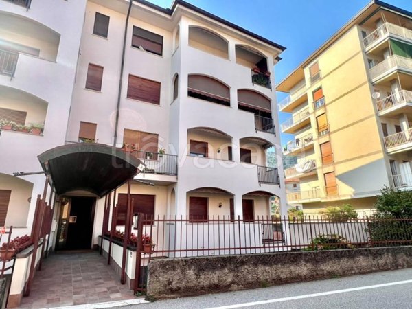 appartamento in vendita a Verbania in zona Suna