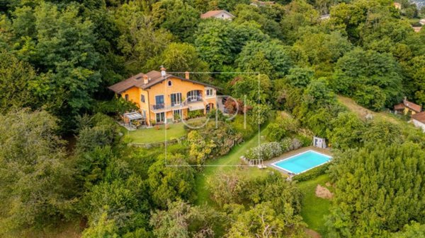 casa indipendente in vendita a Verbania in zona Centro Città