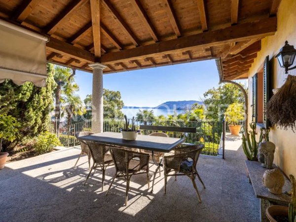 casa indipendente in vendita a Verbania in zona Suna