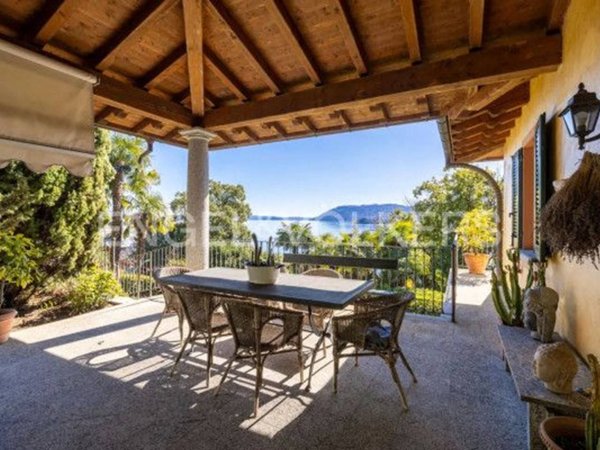 casa indipendente in vendita a Verbania in zona Pallanza