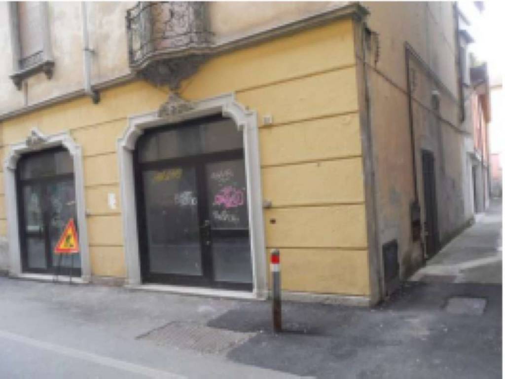 negozio in vendita a Verbania in zona Intra