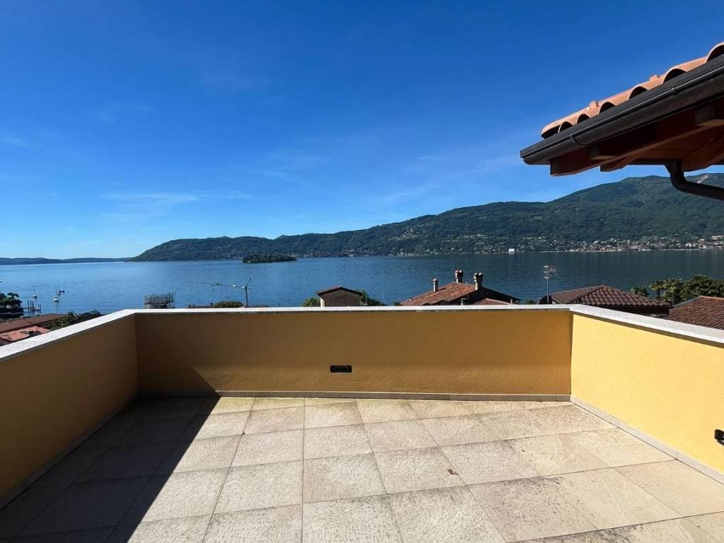 appartamento in vendita a Verbania in zona Suna