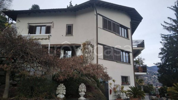 casa indipendente in vendita a Verbania in zona Pallanza