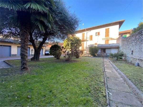 casa indipendente in vendita a Verbania in zona Suna