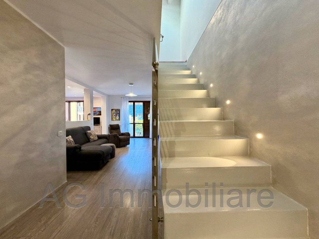 appartamento in vendita a Verbania in zona Renco