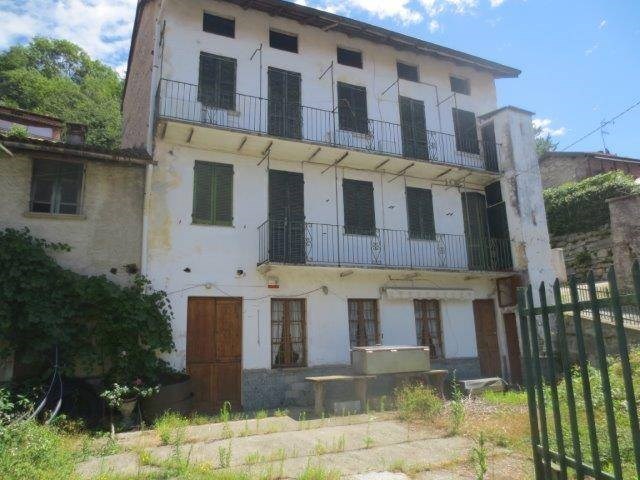 casa indipendente in vendita a Verbania in zona Possaccio
