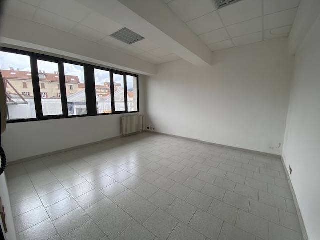 locale commerciale in vendita a Verbania in zona Intra