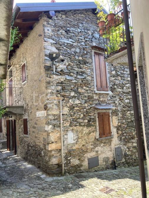 casa indipendente in vendita a Verbania in zona Cavandone