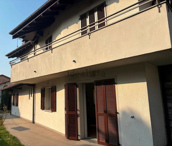 casa indipendente in vendita a Verbania in zona Pallanza