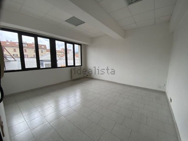 ufficio in vendita a Verbania in zona Intra