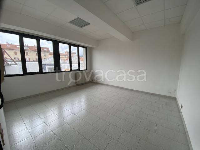 locale commerciale in vendita a Verbania in zona Intra