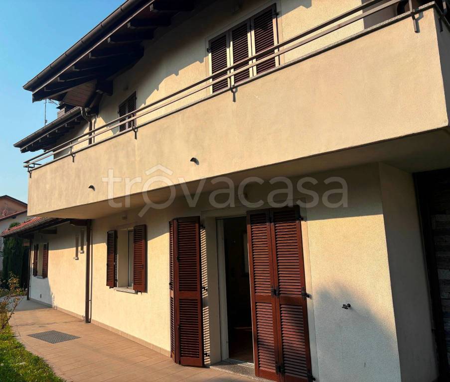 casa indipendente in vendita a Verbania in zona Pallanza