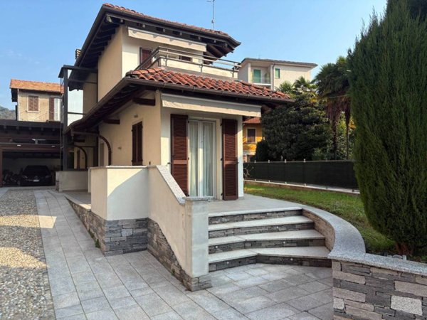 casa indipendente in vendita a Verbania in zona Pallanza