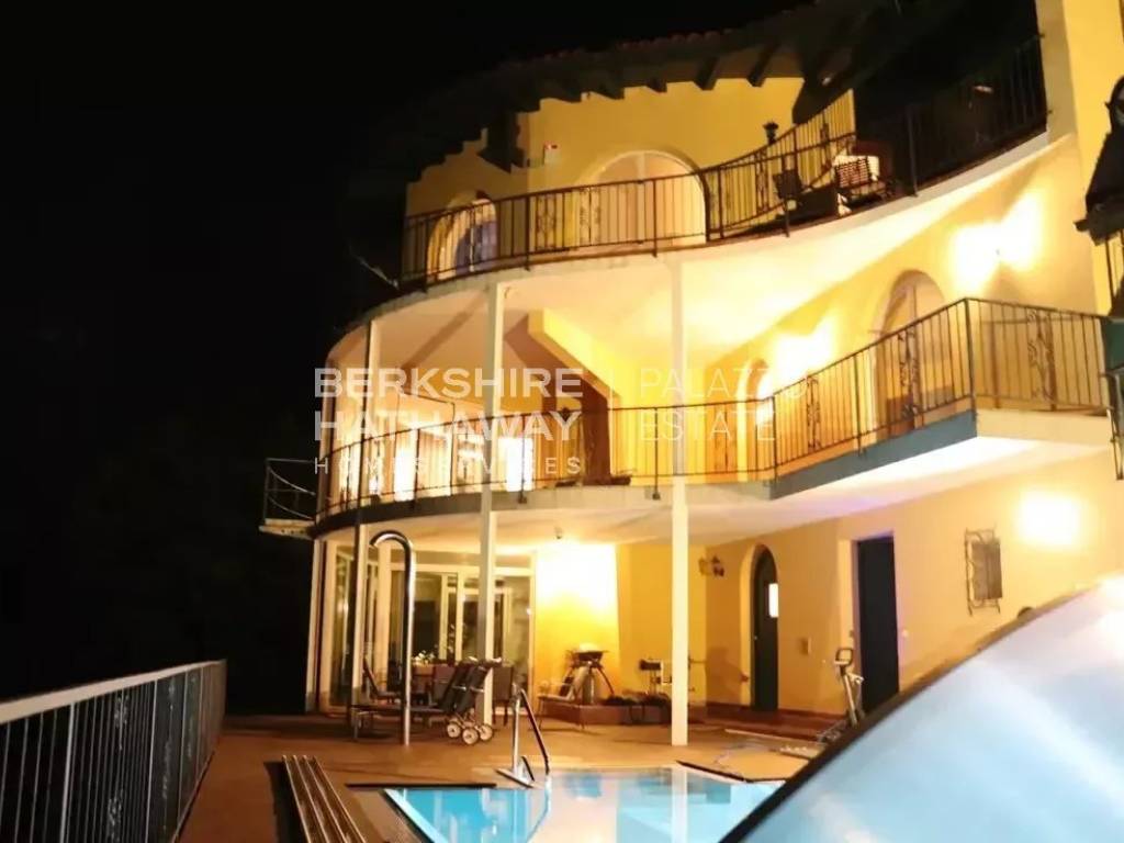 casa indipendente in vendita a Verbania in zona Pallanza