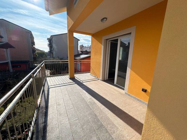 appartamento in vendita a Verbania in zona Suna