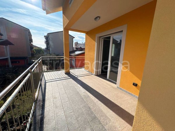 appartamento in vendita a Verbania in zona Suna