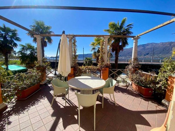 casa indipendente in vendita a Verbania in zona Suna