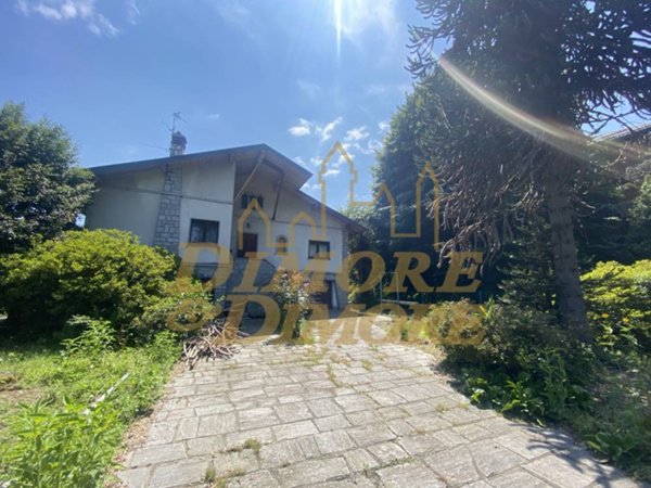 casa indipendente in vendita a Verbania in zona Pallanza