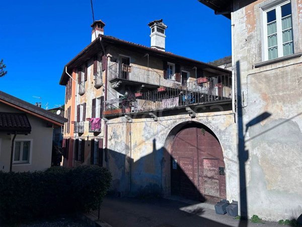 appartamento in vendita a Verbania in zona Suna